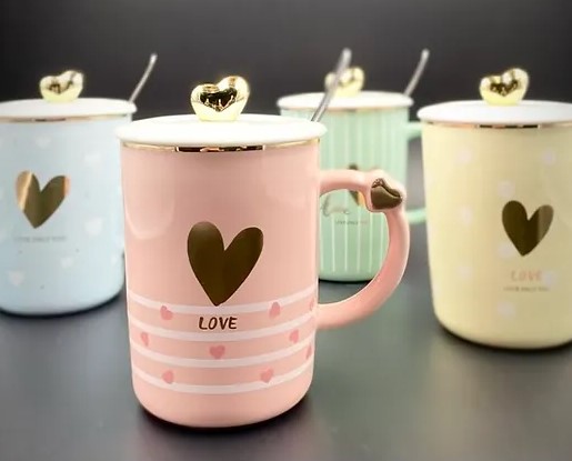 Κεραμική κίτρινη κούπα Love με καπάκι και κουταλάκι 12Χ9Χ14εκ.